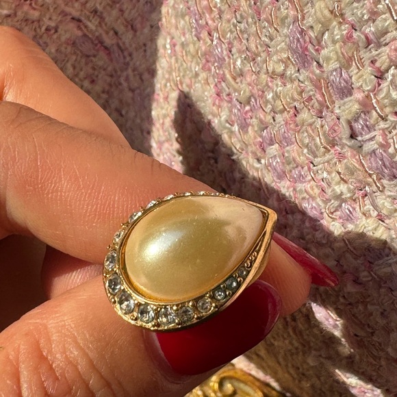 SWAROVSKI crystals and faux pearls tear drop earrings for pierced ears - Picture 13 of 13